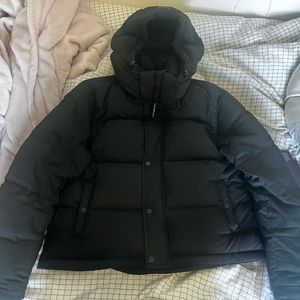 Aritzia SuperPuff SHORTY, size M